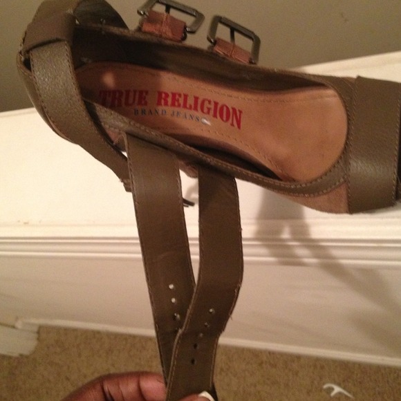 True Religion - Picture 2 of 3