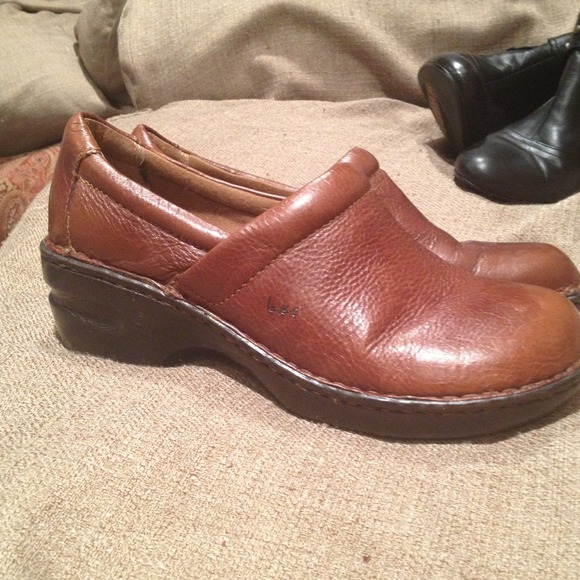 Nursing clogs brown leather