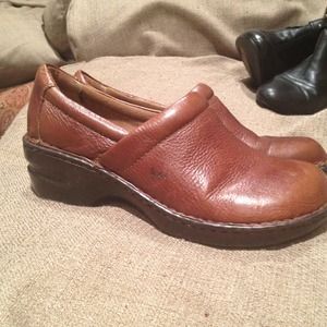 Nursing clogs brown leather