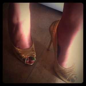 Gold Pumps
