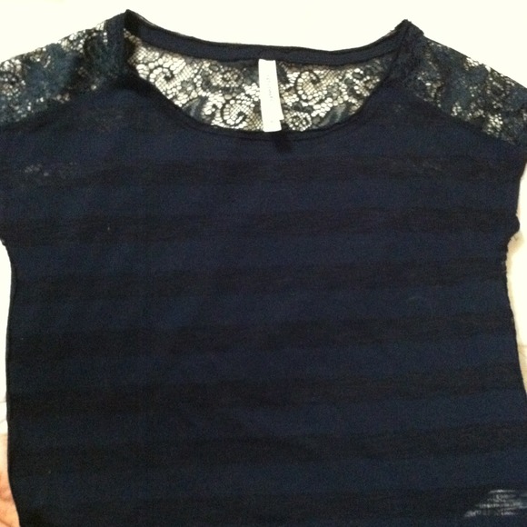 Loose navy top