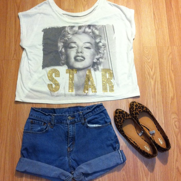 Tops - 🎉host pick🎉Adorable Marilyn Monroe crop top