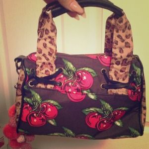 ✨REDUCED✨Betsey Johnson purse