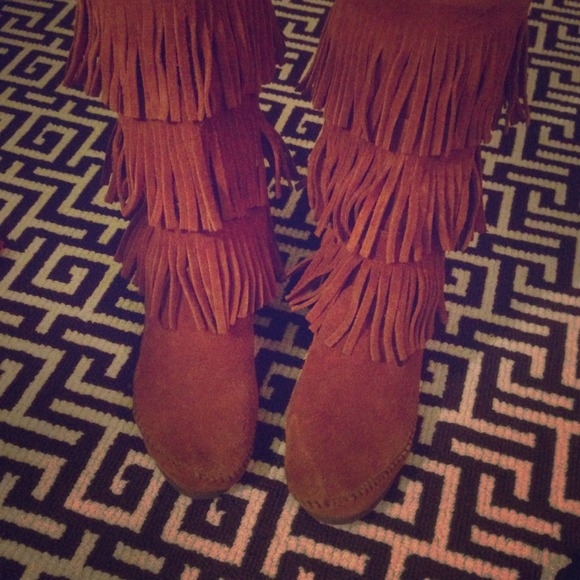 ❗❗reduced❗❗Minnetonka 3-layer fringe boots