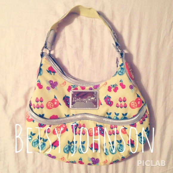 ✨Betsy Johnson bag✨