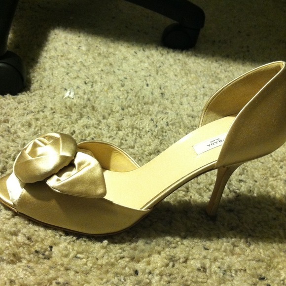 Brand new! Authentic Prada satin rose shoe - Picture 3 of 4