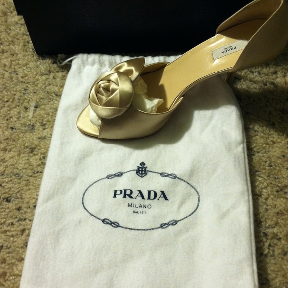 Brand new! Authentic Prada satin rose shoe - Picture 4 of 4