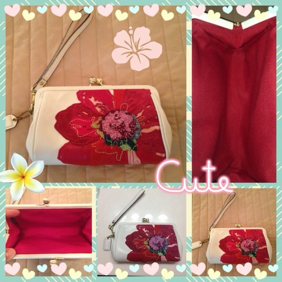 ❌Trade❌Authentic Coach red & white leather clutch