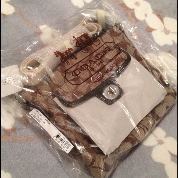 ❤️TRADED❤️ NWT COACH cross body purse! - Picture 3 of 4
