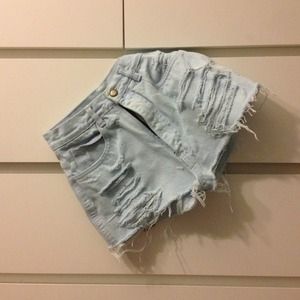 LIGHT BLUE DYED HIGH WAISTED SHORTS