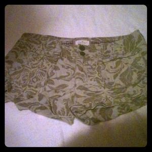 American Eagle short