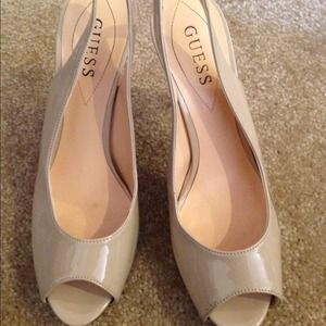 Guess paten leather pumps