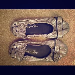 Penny and Kenny silver ballet flat