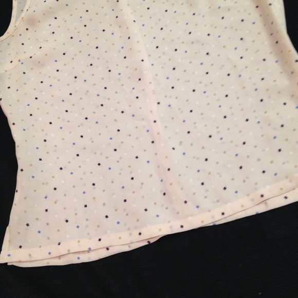 ❌SOLD❌Sheer Shell Tank - Picture 4 of 4