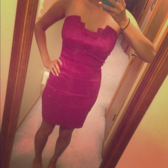 Dresses & Skirts - 💢SOLD IN BUNDLE💢Strapless Magenta Body Con Dress