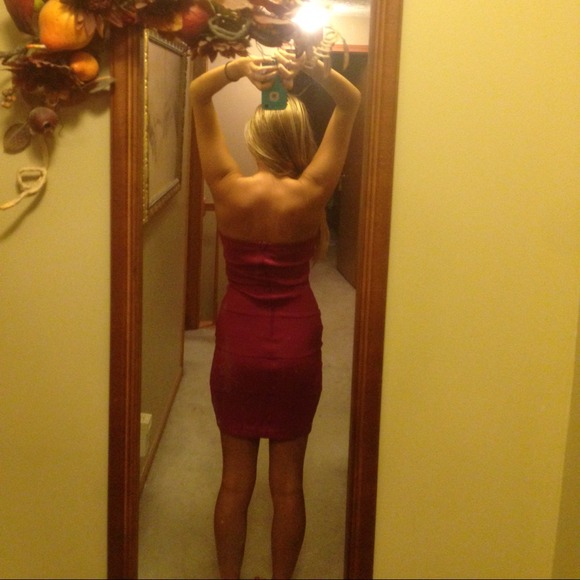 💢SOLD IN BUNDLE💢Strapless Magenta Body Con Dress - Picture 2 of 3