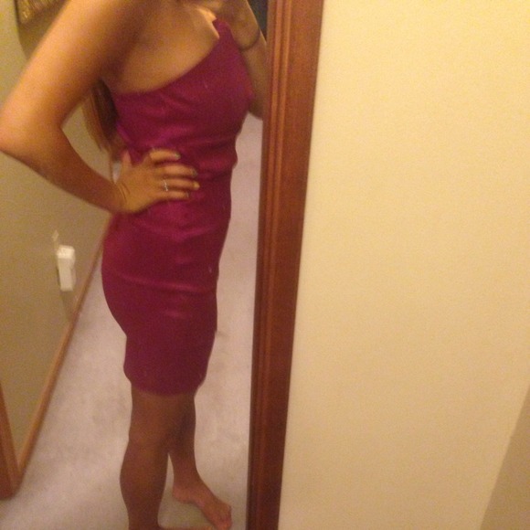 💢SOLD IN BUNDLE💢Strapless Magenta Body Con Dress - Picture 3 of 3