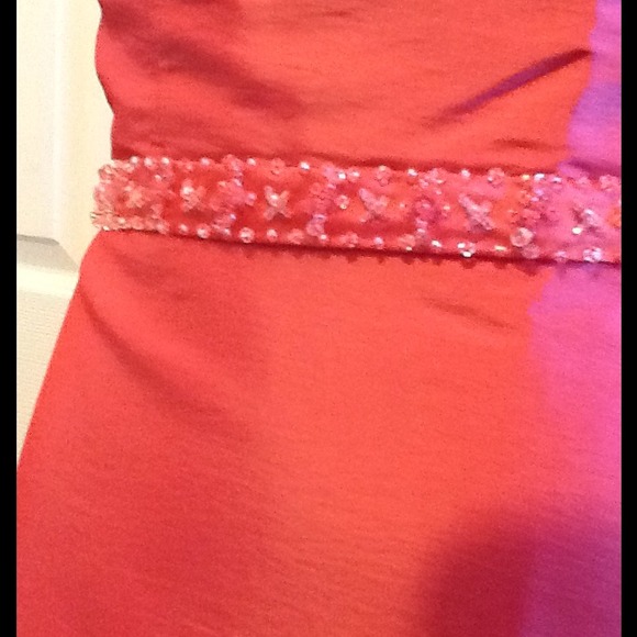 Enchanting in coral - Picture 4 of 4