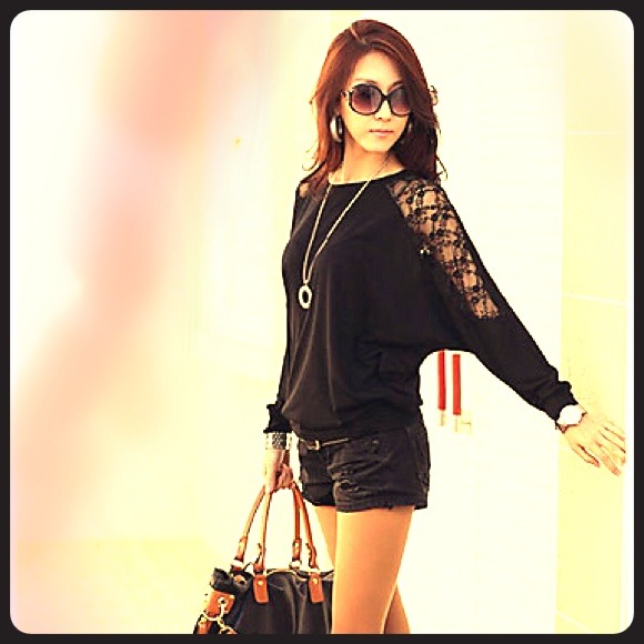 🚫ON HOLD🚫 🎀Mesh Splicing Bat Sleeve Blouse🎀