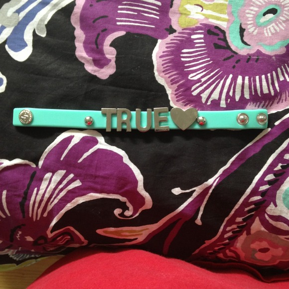 BCBG generation TRUE bracelet
