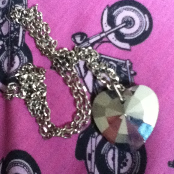 Shiny Heart Necklace - Picture 2 of 3