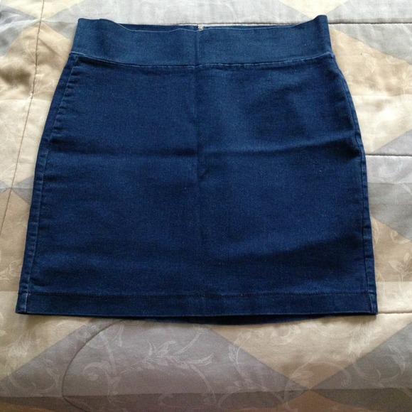 💎BUNDLE💎 NWOT FOREVER 21 Skirt and heart top