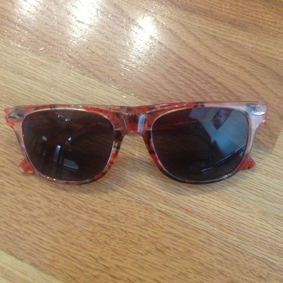 🚫SOLD🚫clear floral wayfarers