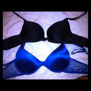 2 Victoria's Secret Bras