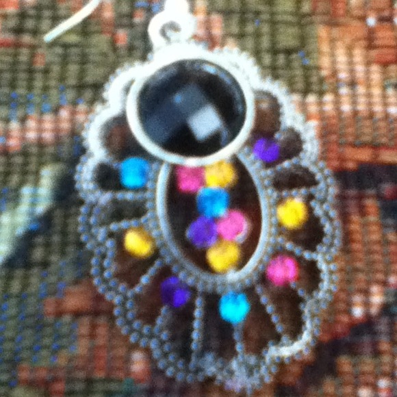 Beautiful earrings!! - Picture 2 of 3