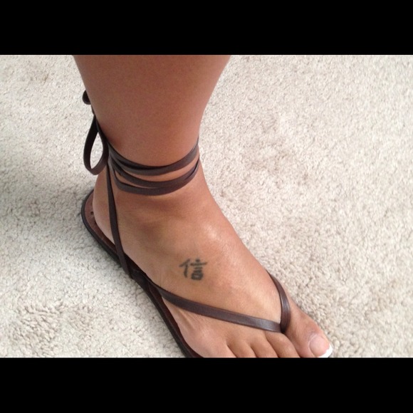 💥New price 💥BCBG lace up sandals in chocolate