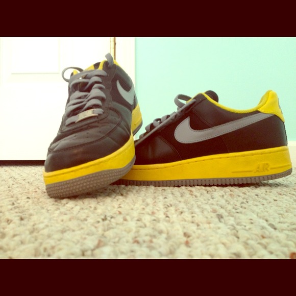 Black & yellow Air Force Nike mix