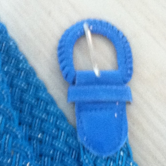 A blue belt. - Picture 2 of 2