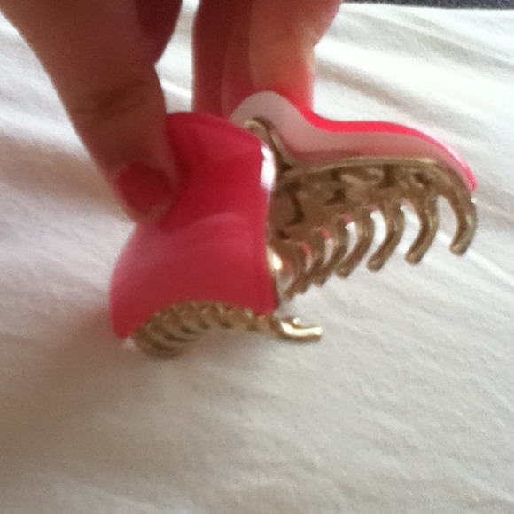 Hair clip!! - Picture 2 of 3