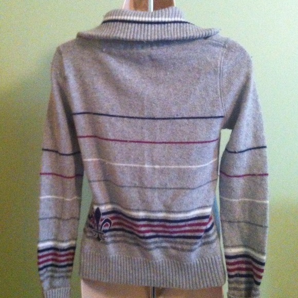 🚫SOLD IN BUNDLE🚫 Grey zip-up sweater! - Picture 2 of 2