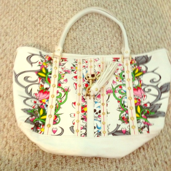 Ed Hardy handbag ! 😁✌