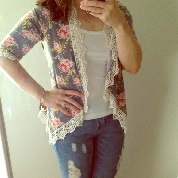 ❌SOLD❌ LIKE NEW Floral Cardigan with Crochet - Picture 1 of 1