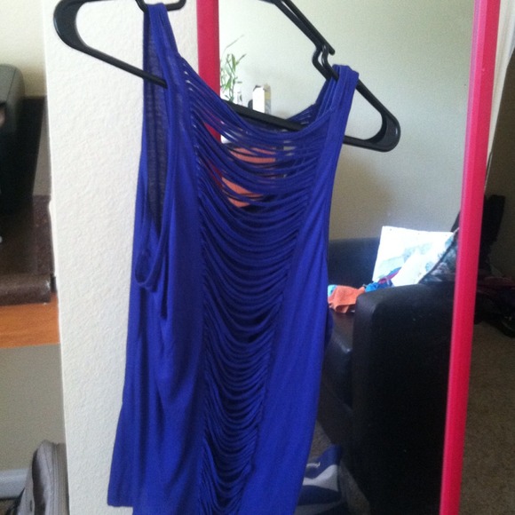 Purple shirt with cut outs - Picture 2 of 2