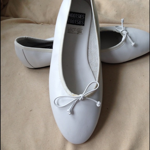 NWB Mootsies Tootsies Leather Ballet Flats, white
