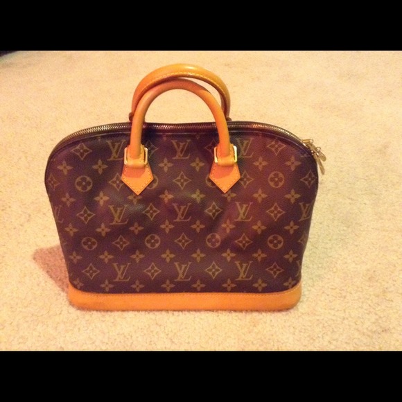 **Sold sold sold to jbear*****LV alma mono