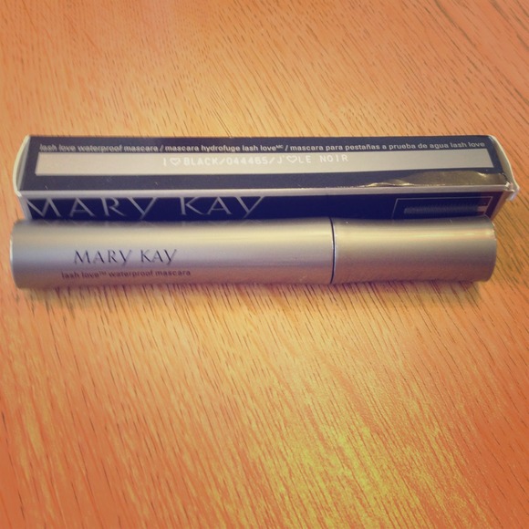 Mascara black color