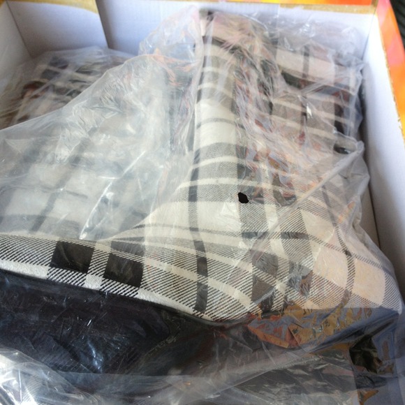 " Brand New, NEVER WORN..still in box/plastic - Picture 3 of 3