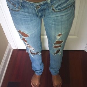 Distressed light blue skinny jeans
