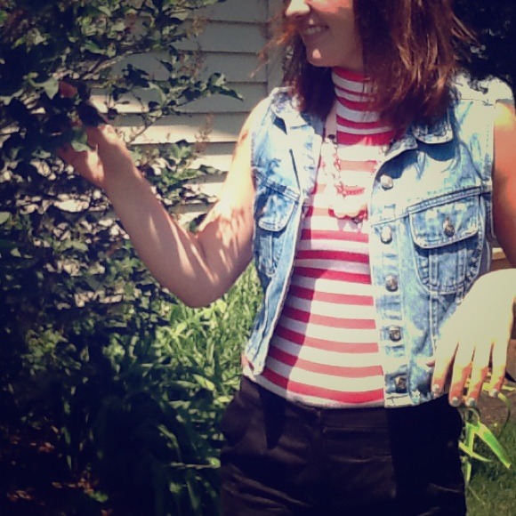 Sleeveless, high collared striped shirt