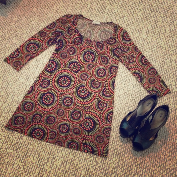 Pattern scoop-neck dress