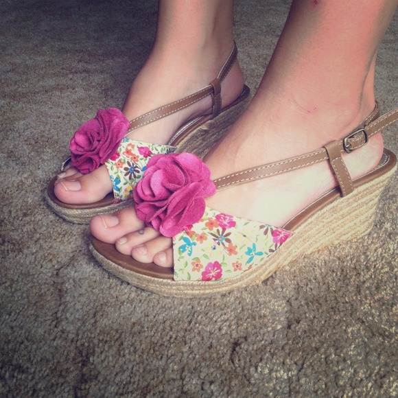 Flower wedges