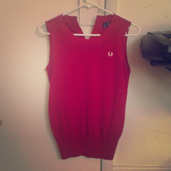 Fred perry NWT top raspberry color Sz 4 us