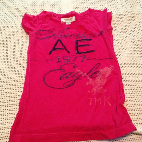 Size small. American eagle T-shirt