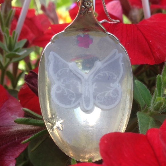 Butterfly pendant from a vintage spoon - Picture 2 of 3