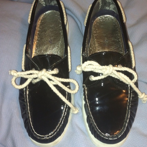 ⭐️SOLD⭐️Sperrys back patent leather