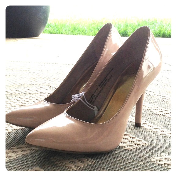 ⭕️sold Nude heels with 3 inch heel